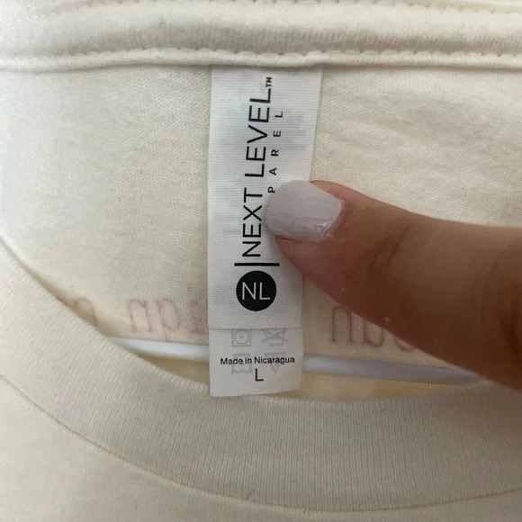 Women’s Short Sleeve Graphic Tshirt - Sz. L - Picture 2 of 3